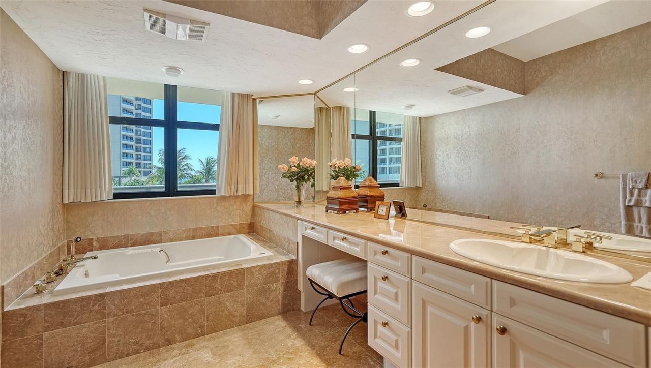 1241 Gulf Of Mexico Drive, Unit 207 S, Longboat Key, FL 34228 Photo