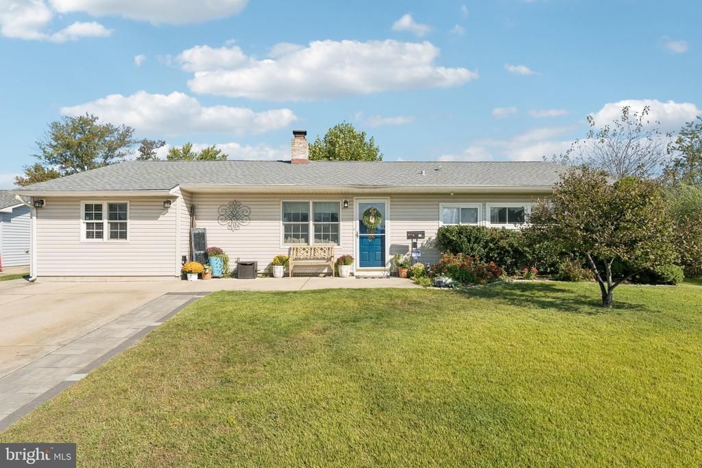 11 Stream Lane, Levittown, PA 19055 Main Photo
