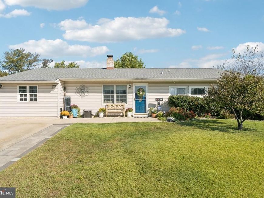 11 Stream Lane, Levittown, PA 19055 Main Photo