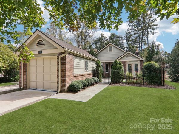 102 Glenbrook Drive, Hendersonville, NC 28739