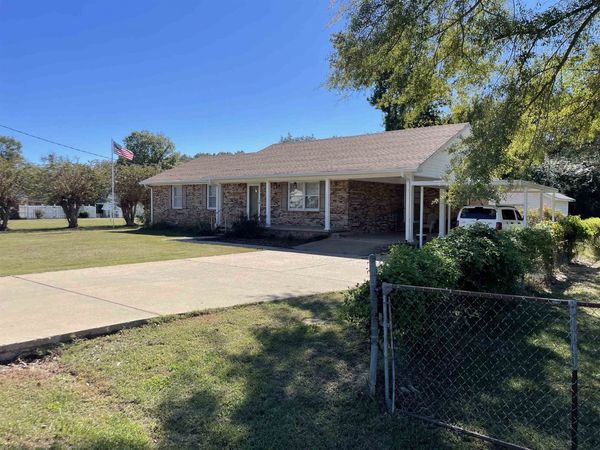 235 PAINE RD, Savannah, TN 38372