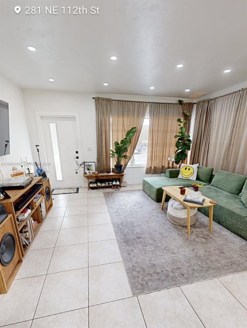 281 NE 112th St, Miami, FL 33161 Photo