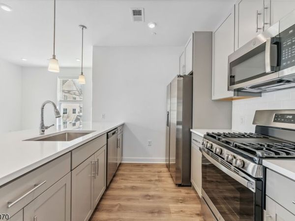 19 Parker Lane, Hanover, NJ 07981