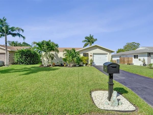 7003 NW 95th Ter, Tamarac, FL 33321
