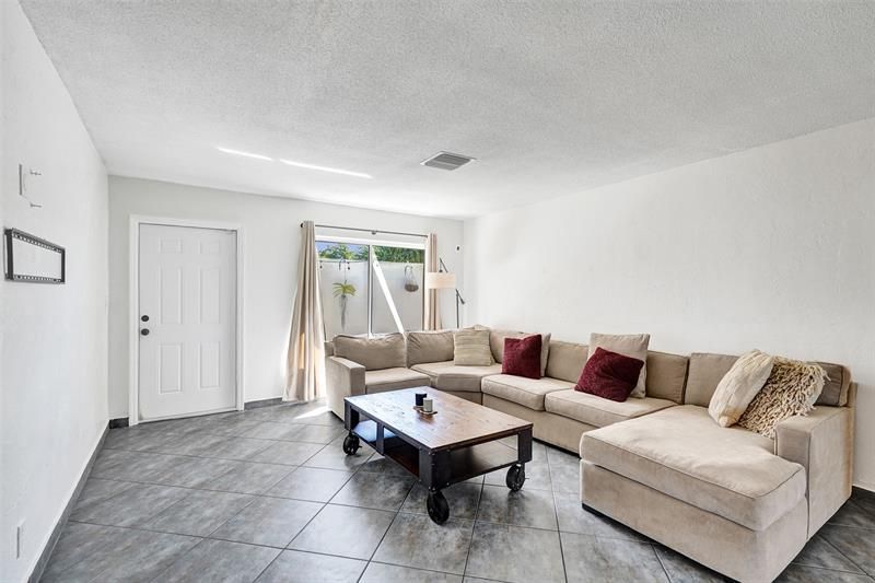 7003 NW 95th Terrace, Tamarac, FL 33321 Photo