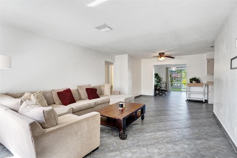 7003 NW 95th Terrace, Tamarac, FL 33321 Photo