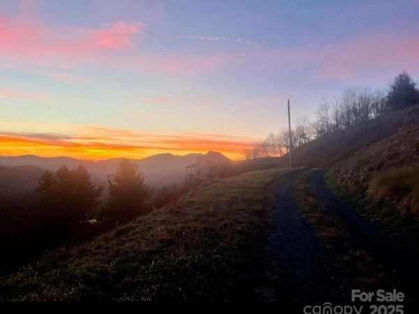 11 Wildflower Lane, Newland, NC 28657