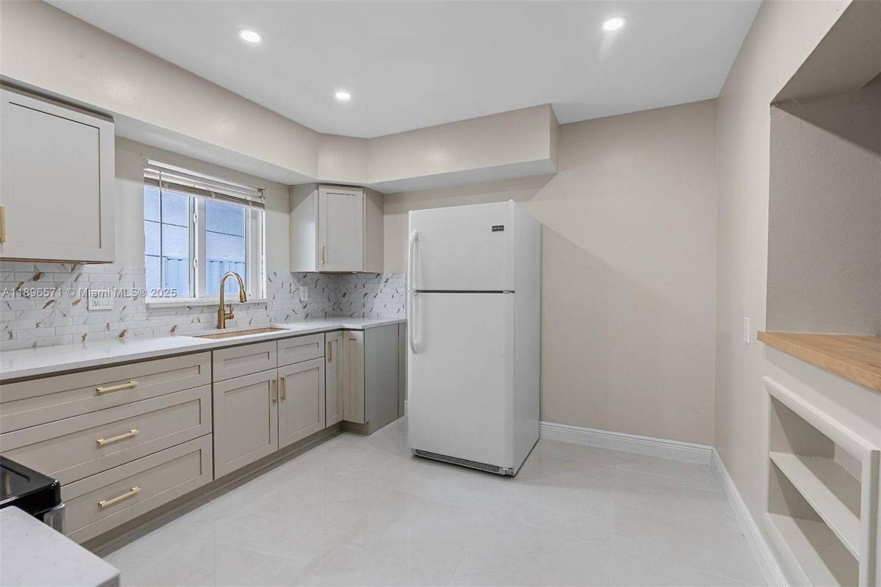 1221 NW 34th Ave, Unit 1221, Miami, FL 33125 Photo