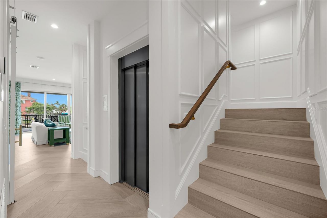 551 S Washington Drive, Sarasota, FL 34236 Photo