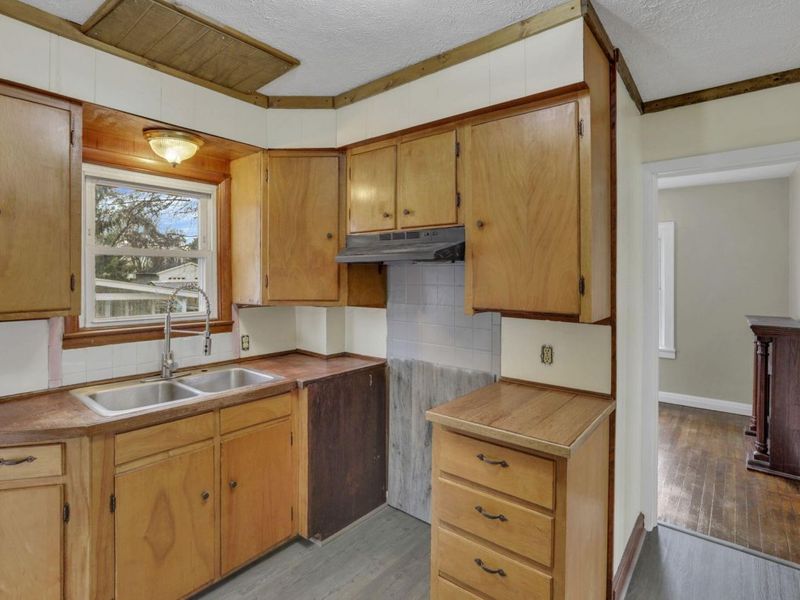 814 W Main Street, Hebron, OH 43025 Photo 12