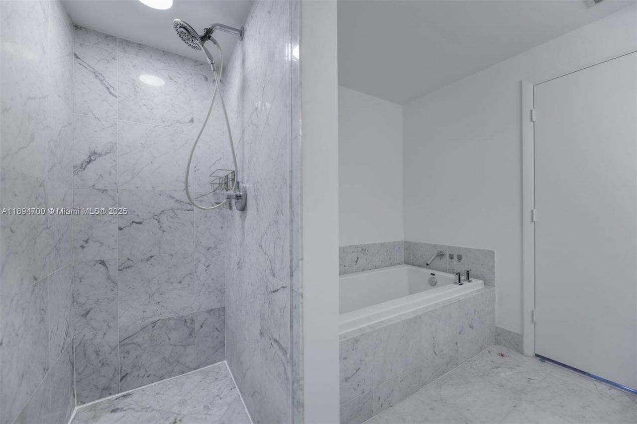 253 NE 2nd St, Unit 3902, Miami, FL 33132 Photo