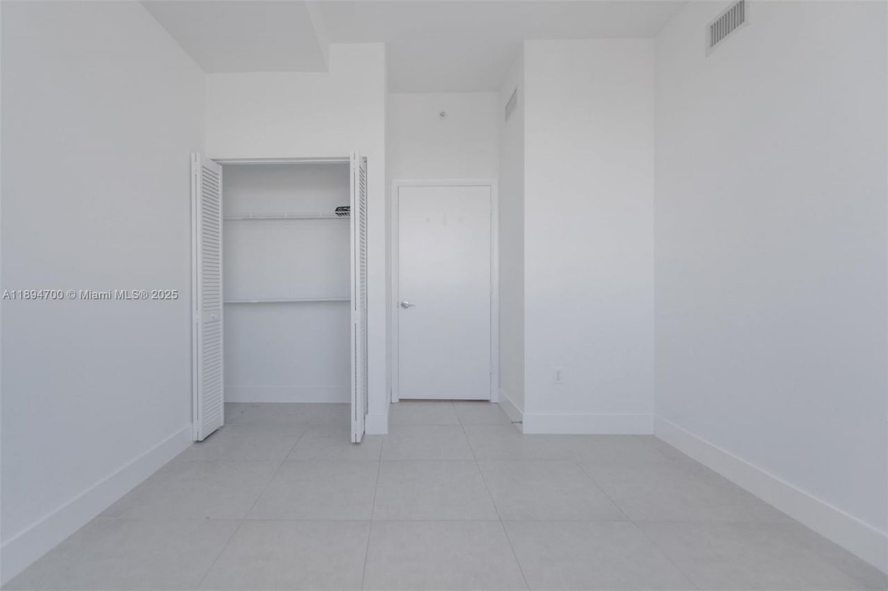 253 NE 2nd St, Unit 3902, Miami, FL 33132 Photo