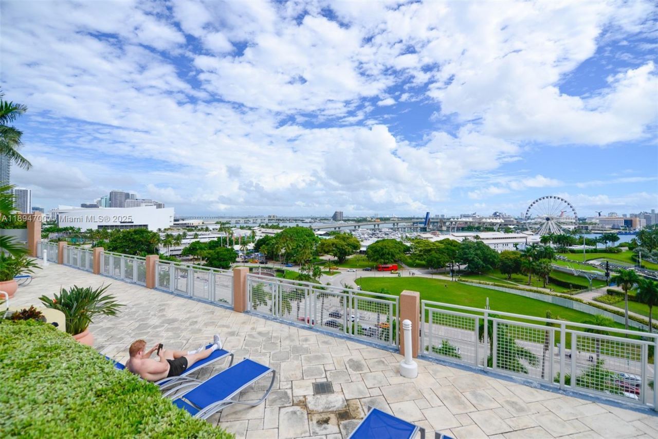 253 NE 2nd St, Unit 3902, Miami, FL 33132 Photo