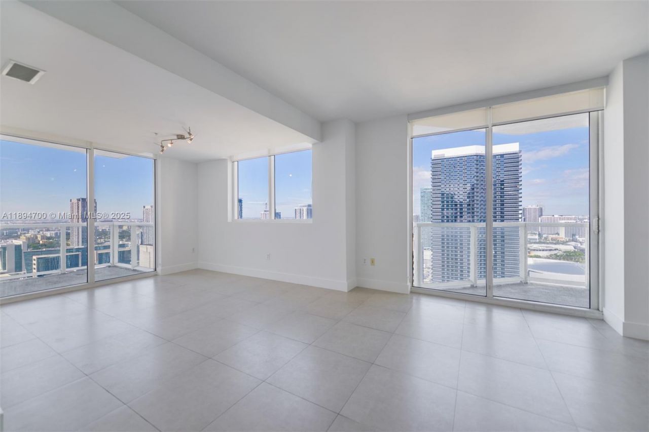 253 NE 2nd St, Unit 3902, Miami, FL 33132 Photo