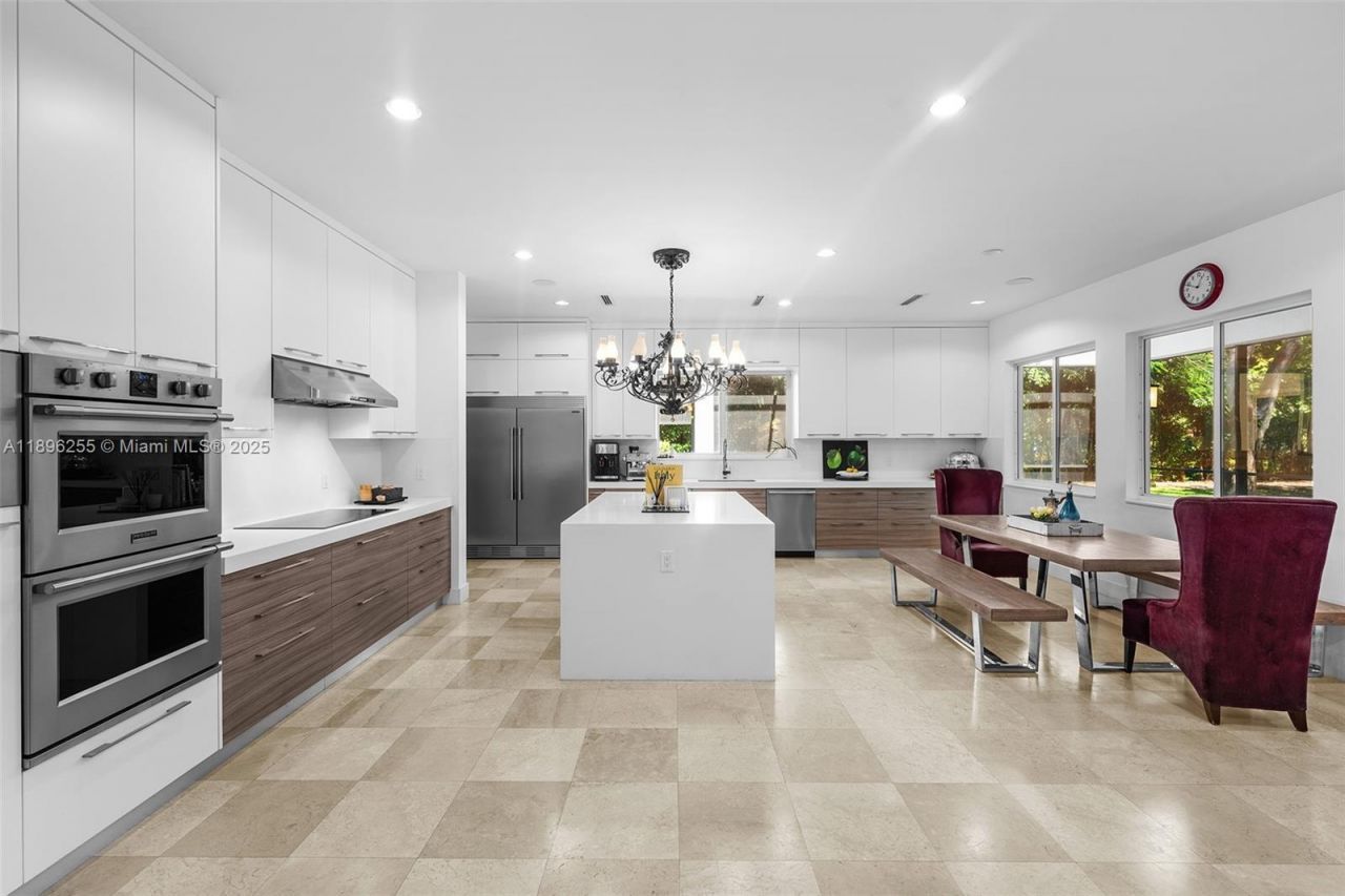 8923 SW 67 Ave, Pinecrest, FL 33156 Photo