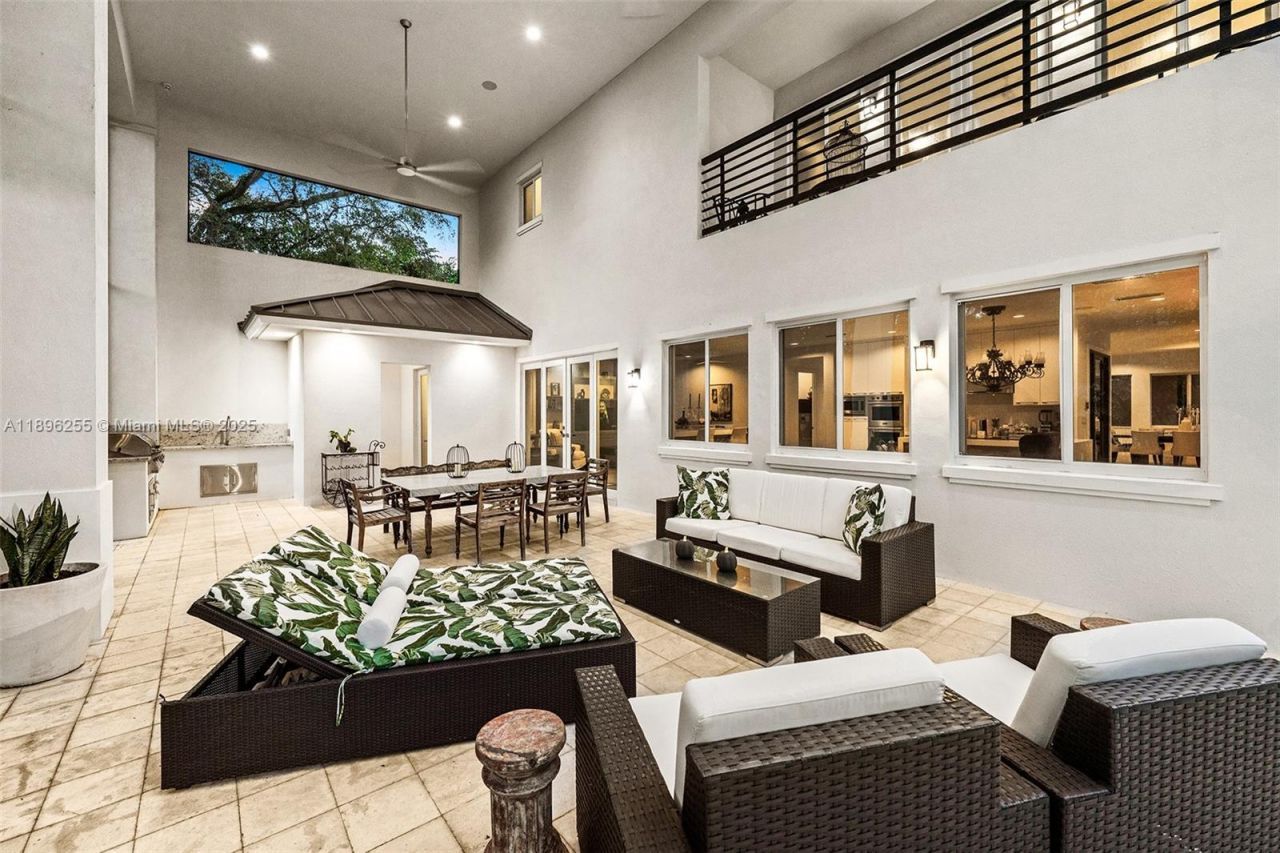 8923 SW 67 Ave, Pinecrest, FL 33156 Photo