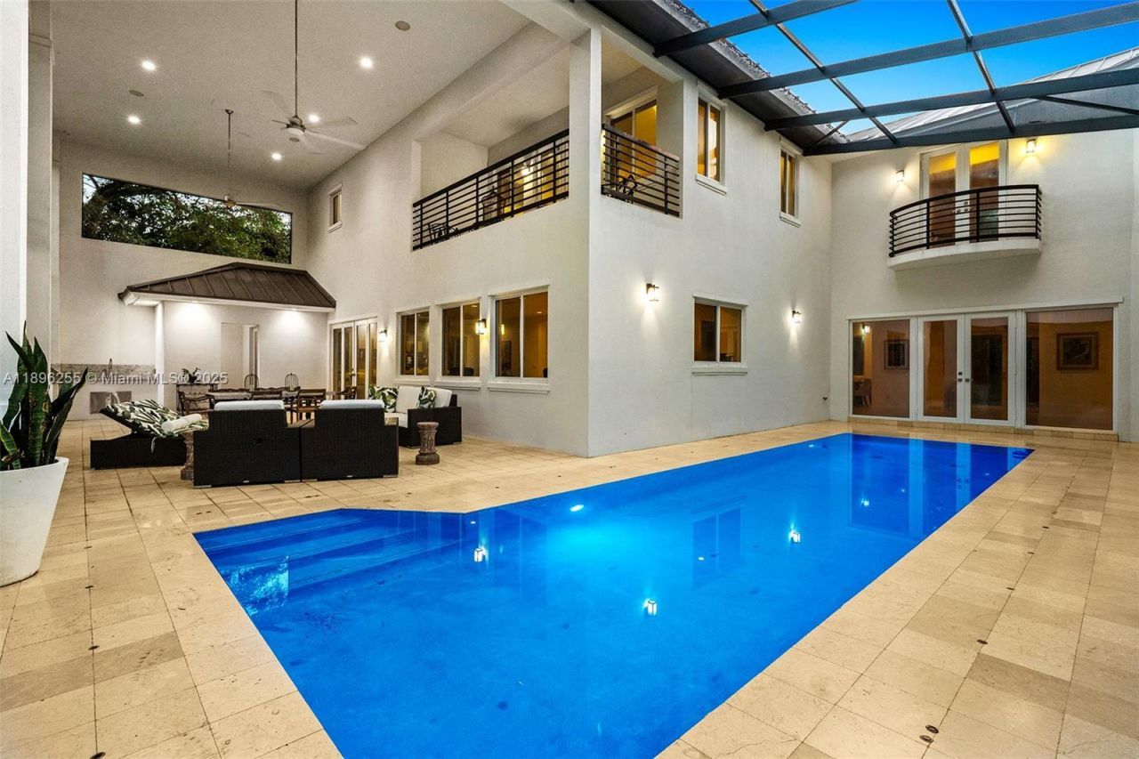 8923 SW 67 Ave, Pinecrest, FL 33156 Photo