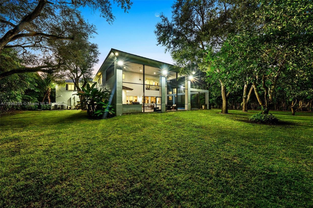 8923 SW 67 Ave, Pinecrest, FL 33156 Photo