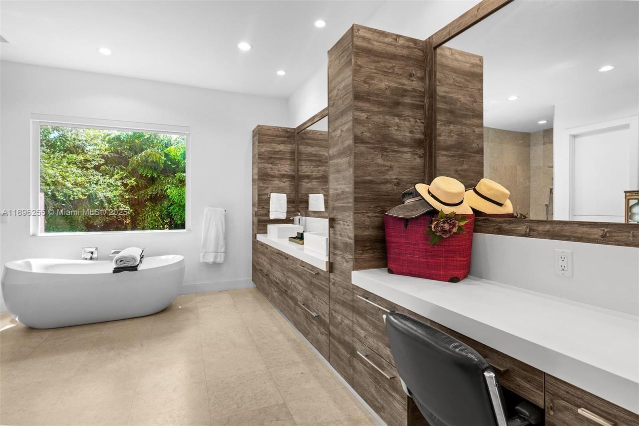 8923 SW 67 Ave, Pinecrest, FL 33156 Photo