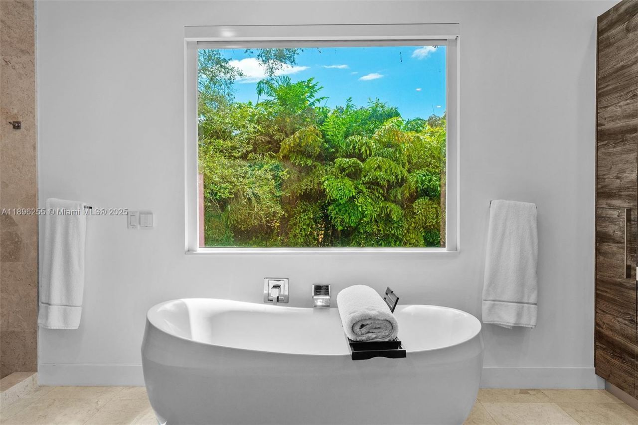 8923 SW 67 Ave, Pinecrest, FL 33156 Photo