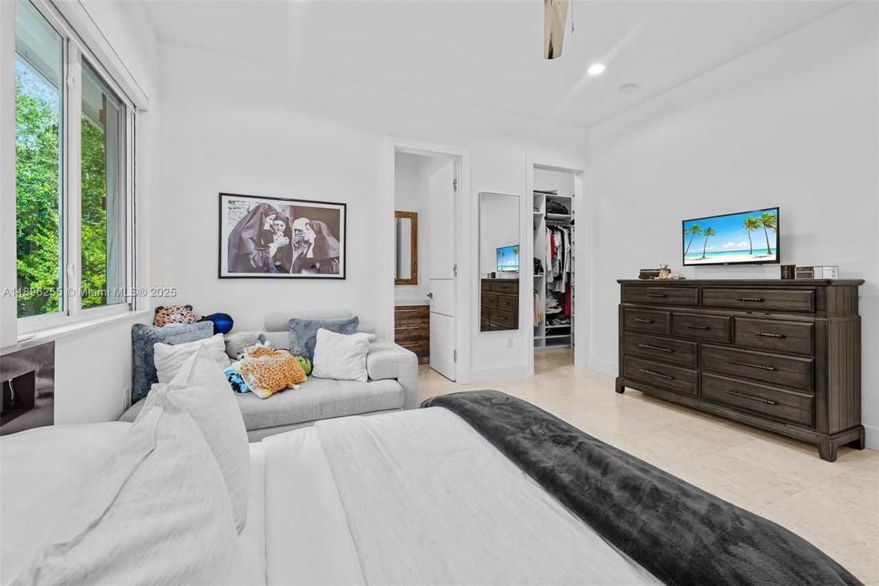 8923 SW 67 Ave, Pinecrest, FL 33156 Photo