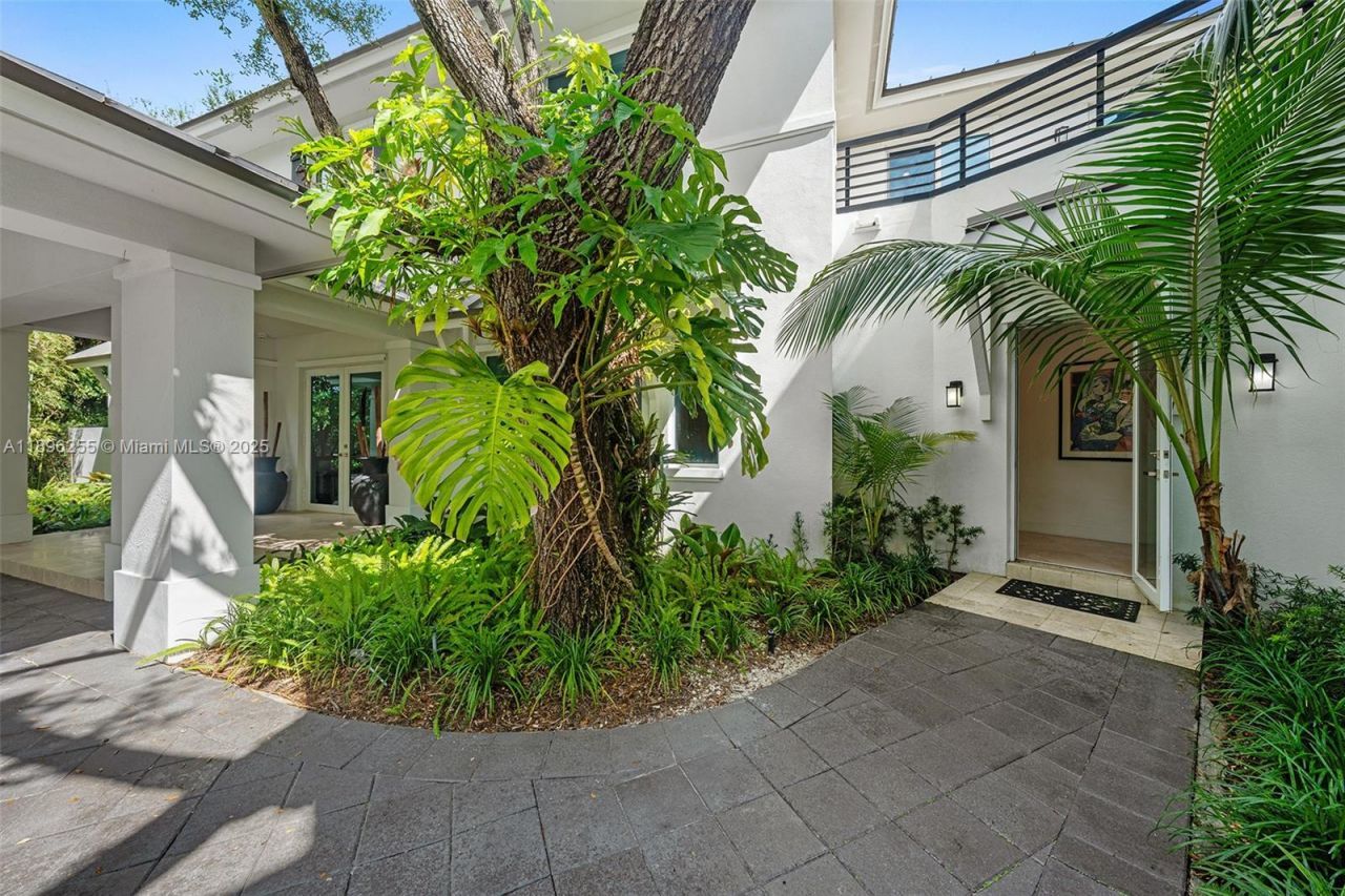 8923 SW 67 Ave, Pinecrest, FL 33156 Photo