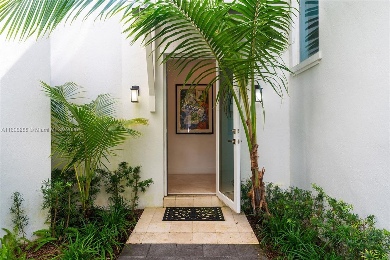 8923 SW 67 Ave, Pinecrest, FL 33156 Photo