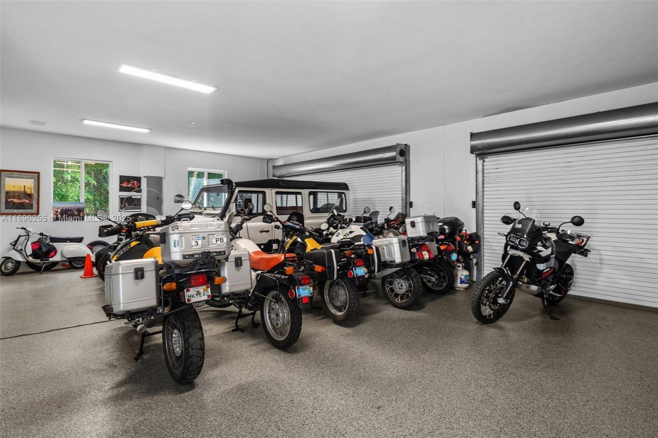 8923 SW 67 Ave, Pinecrest, FL 33156 Photo