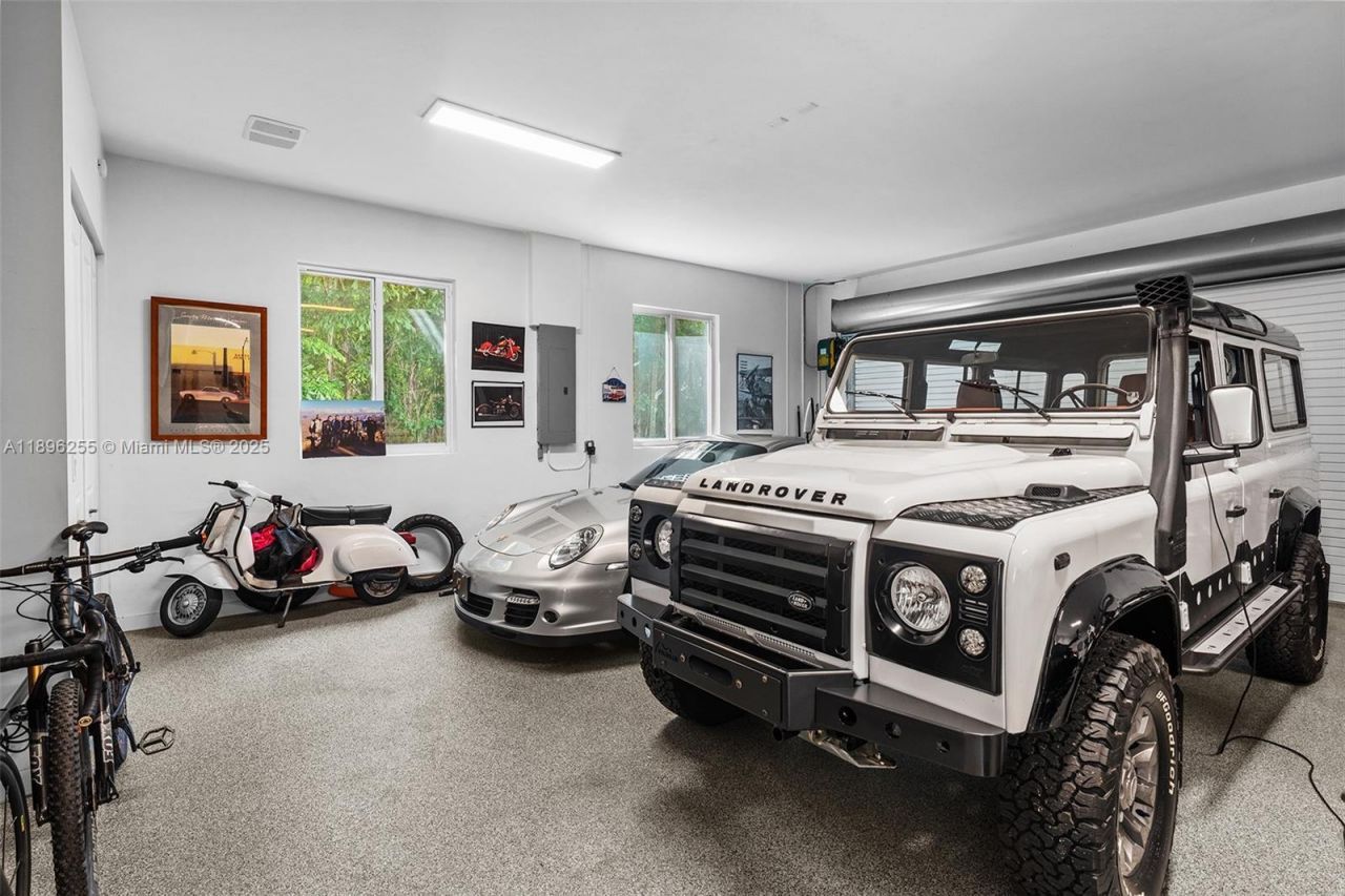 8923 SW 67 Ave, Pinecrest, FL 33156 Photo