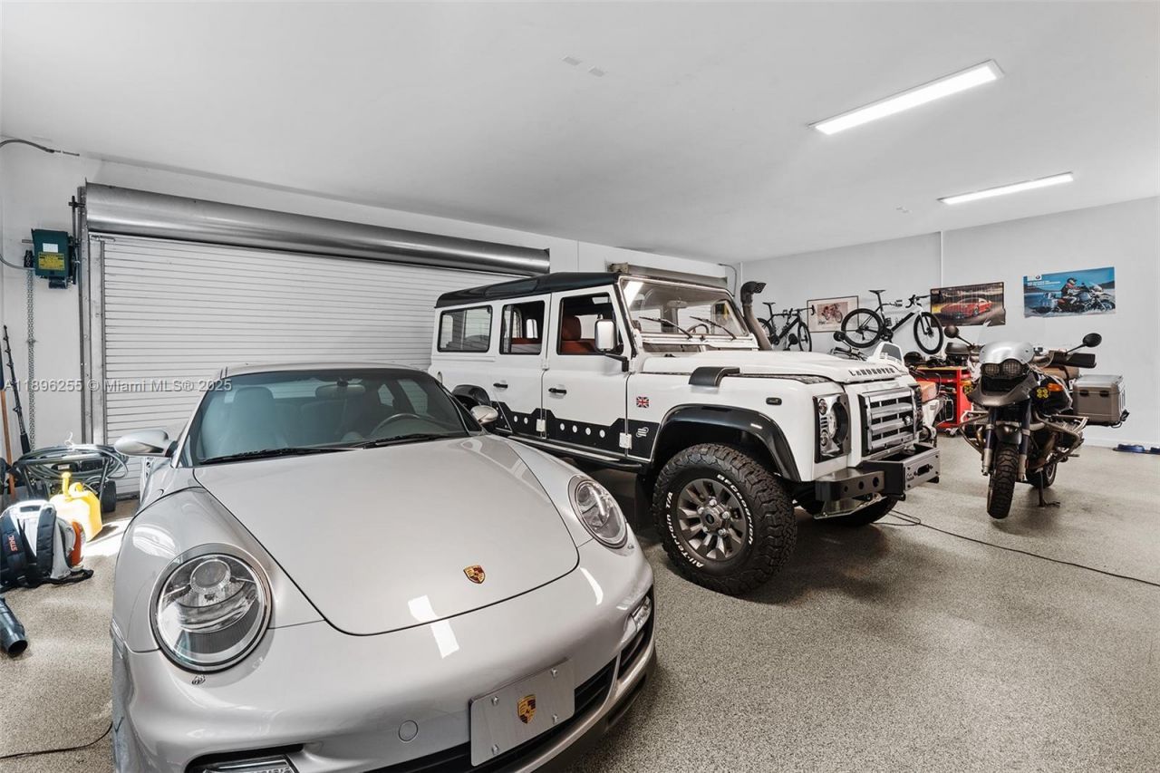 8923 SW 67 Ave, Pinecrest, FL 33156 Photo