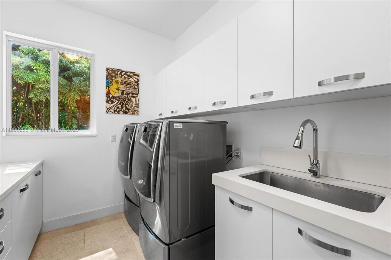 8923 SW 67 Ave, Pinecrest, FL 33156 Photo