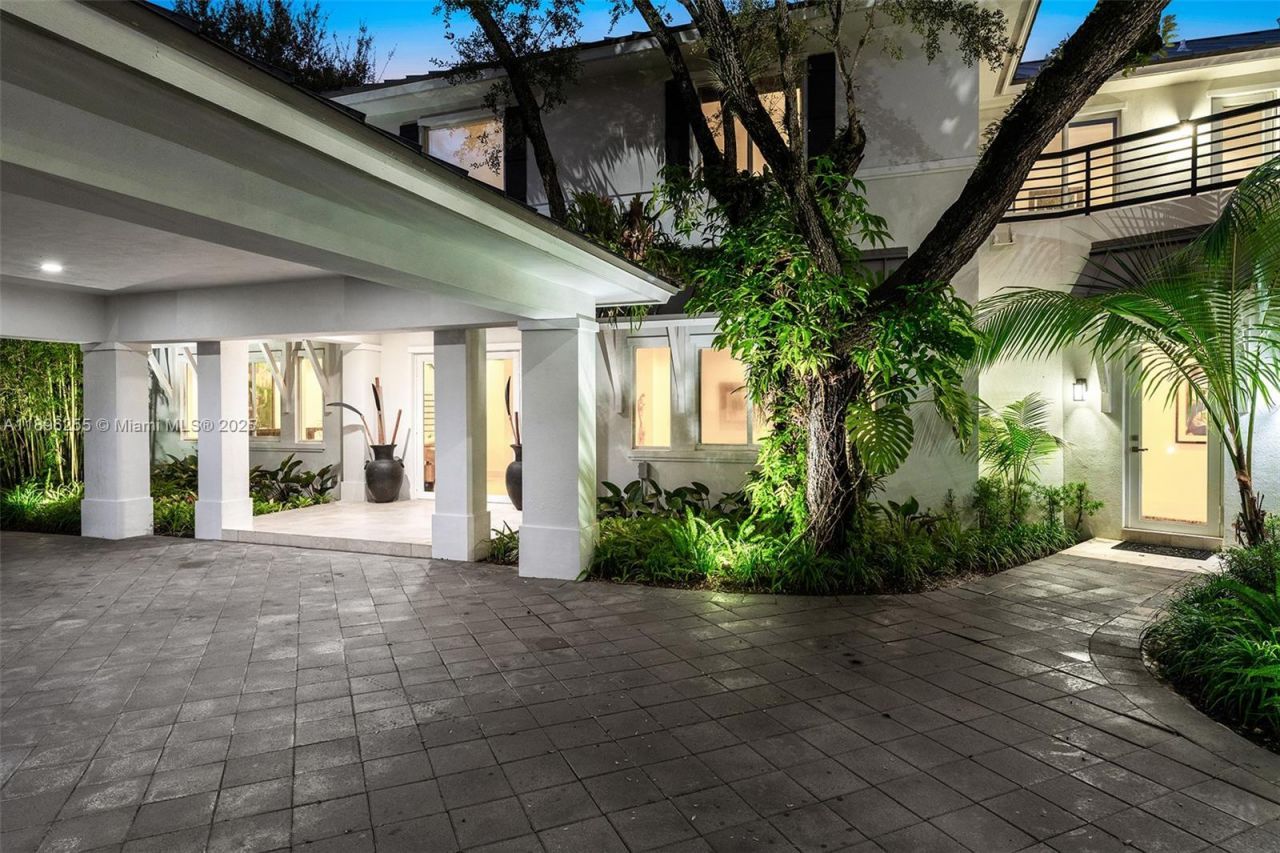 8923 SW 67 Ave, Pinecrest, FL 33156 Photo