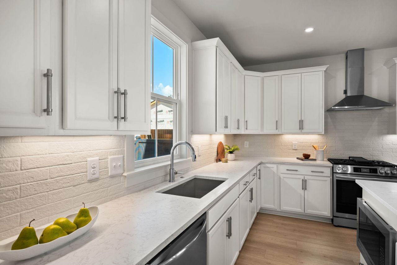 726 Rumbling Leaf Lane Photo 24