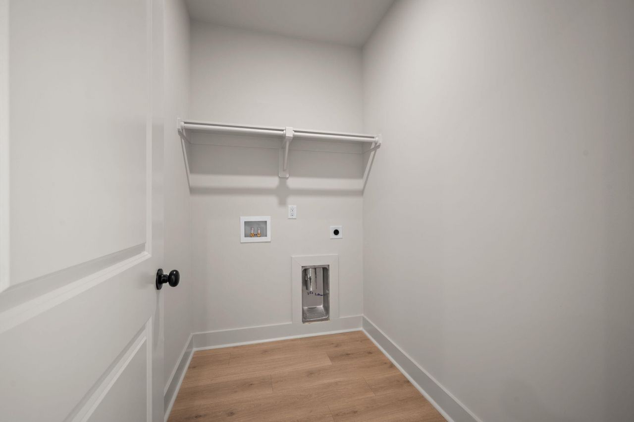 726 Rumbling Leaf Lane Photo 33