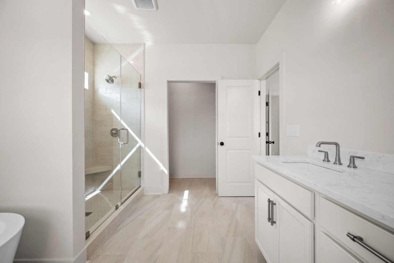 726 Rumbling Leaf Lane Photo 46