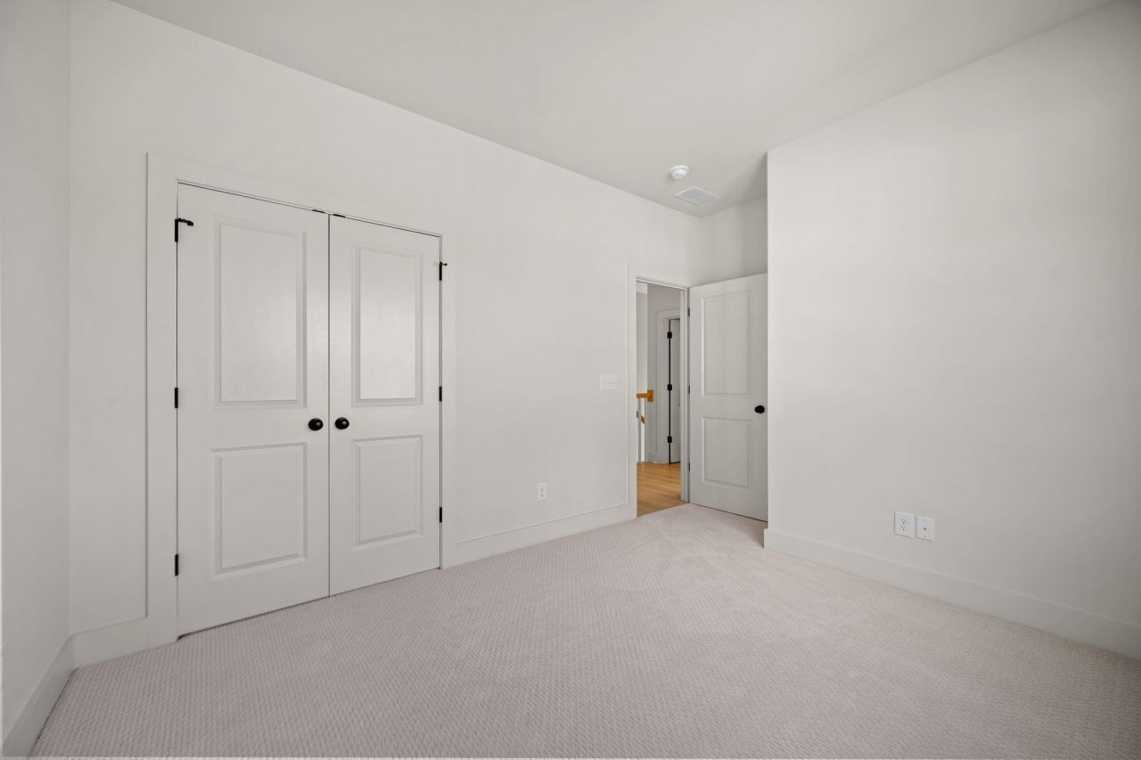 726 Rumbling Leaf Lane Photo 47