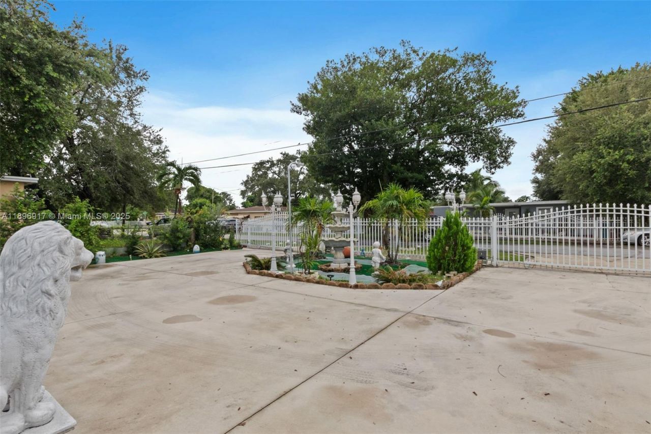 2321 NW 153rd St, Miami Gardens, FL 33054 Photo