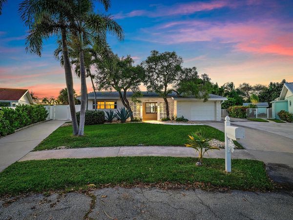 77 Holly Circle, Tequesta, FL 33469