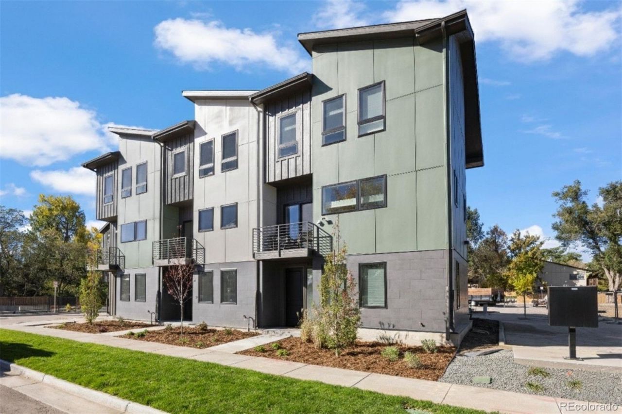 8406 W 52nd Avenue, Arvada, CO 80002 Main Photo