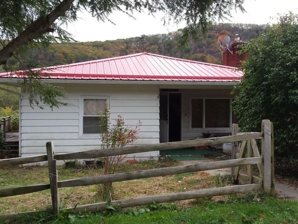 40 Pinecrest Dr, Durbin, WV 26264