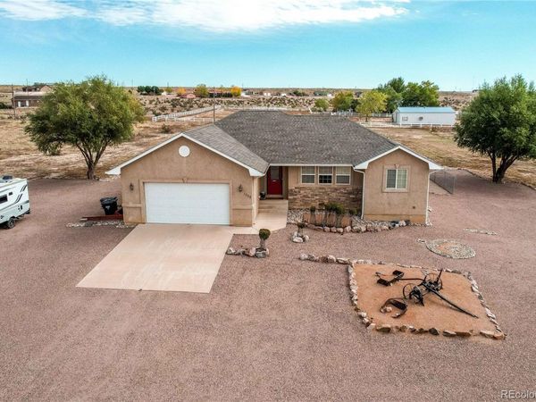 1352 N Blue Lake Lane, Pueblo, CO 81007