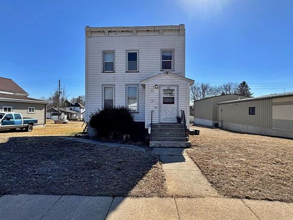 12 E Main Street, Madelia, MN 56062