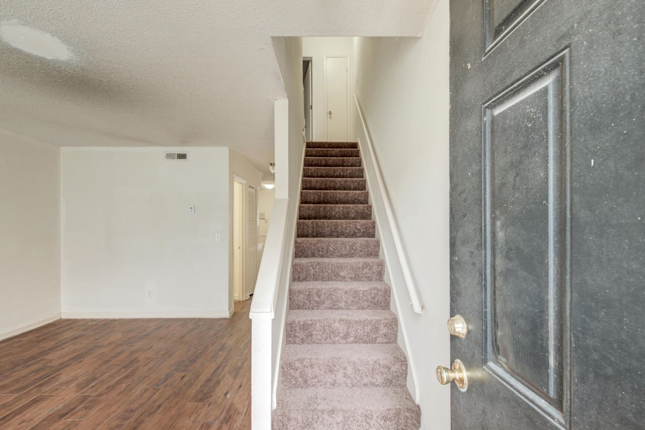 Magwood Drive And Jedi Lane  Photo 15