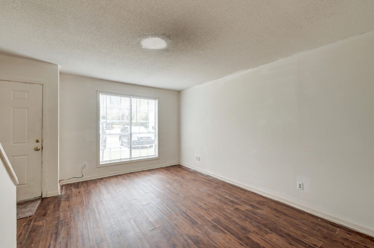 Magwood Drive And Jedi Lane  Photo 17