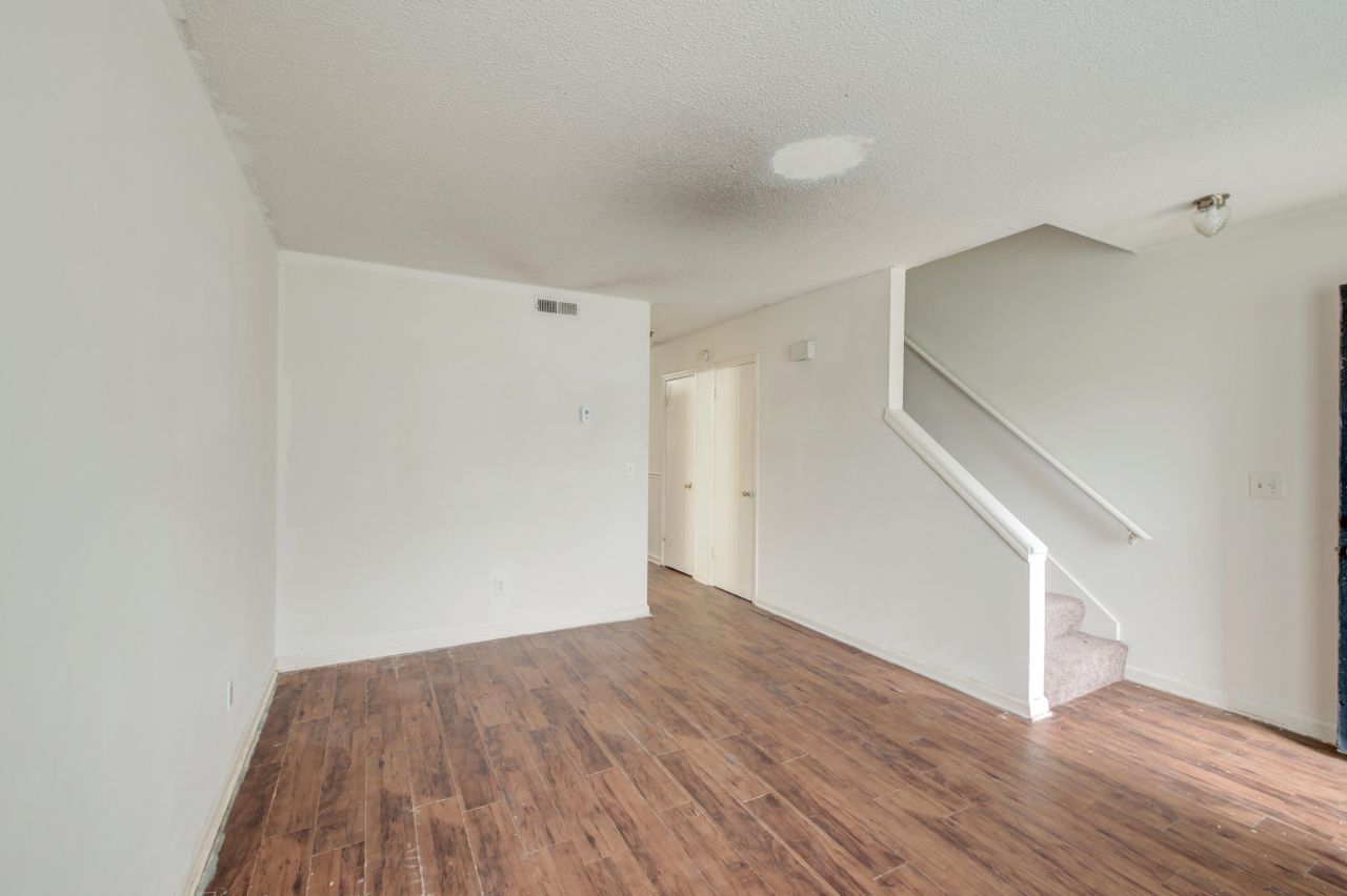 Magwood Drive And Jedi Lane  Photo 19