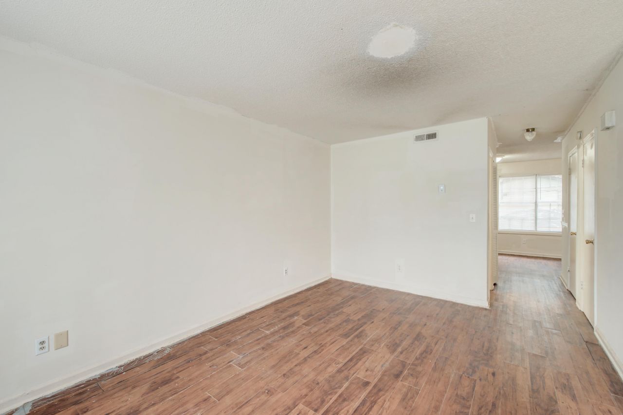 Magwood Drive And Jedi Lane  Photo 20