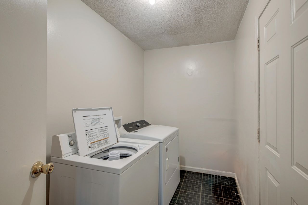 Magwood Drive And Jedi Lane  Photo 46