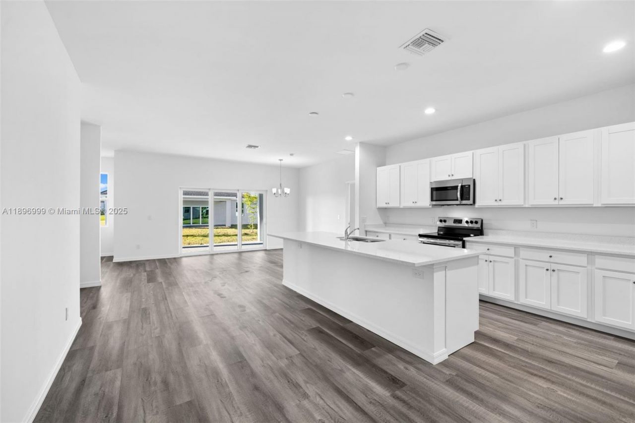 2518 NW 10th Ter, Cape Coral, FL 33993 Photo