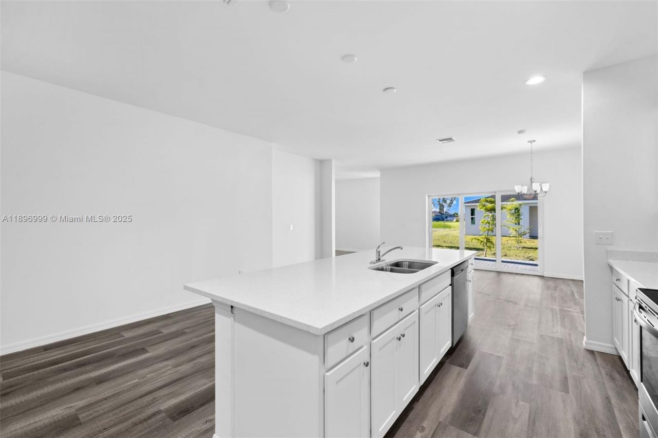 2518 NW 10th Ter, Cape Coral, FL 33993 Photo