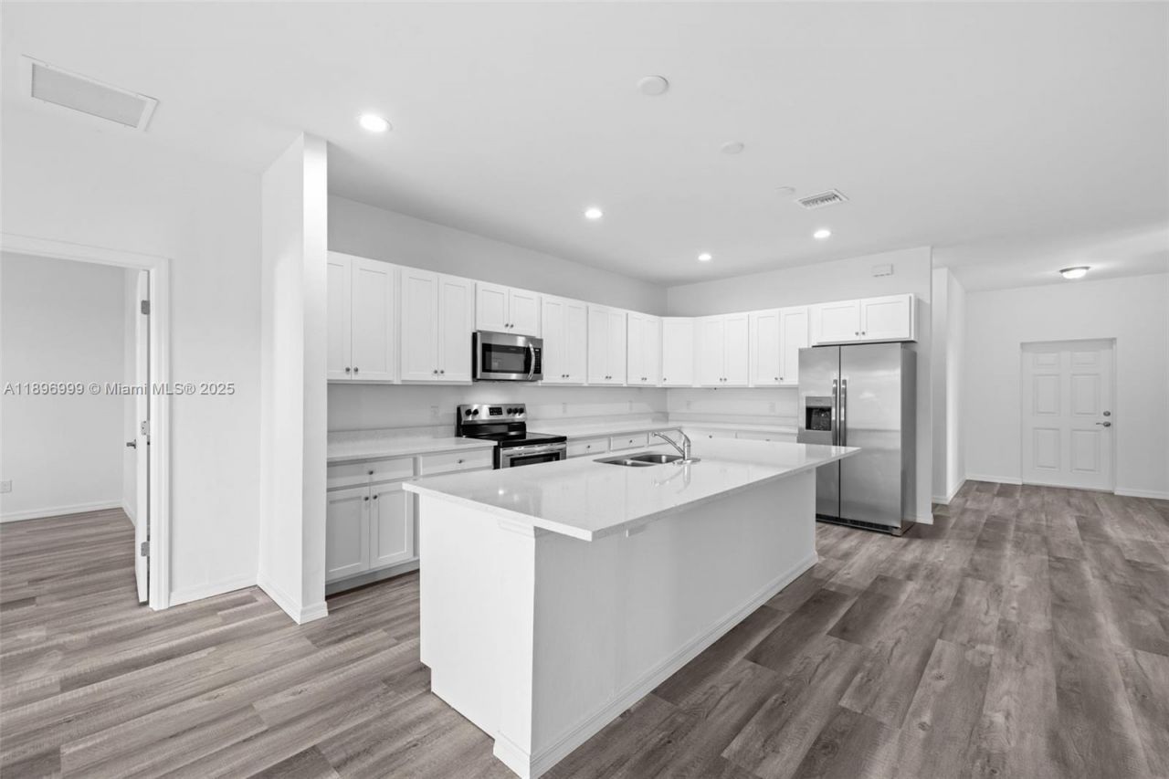 2518 NW 10th Ter, Cape Coral, FL 33993 Photo